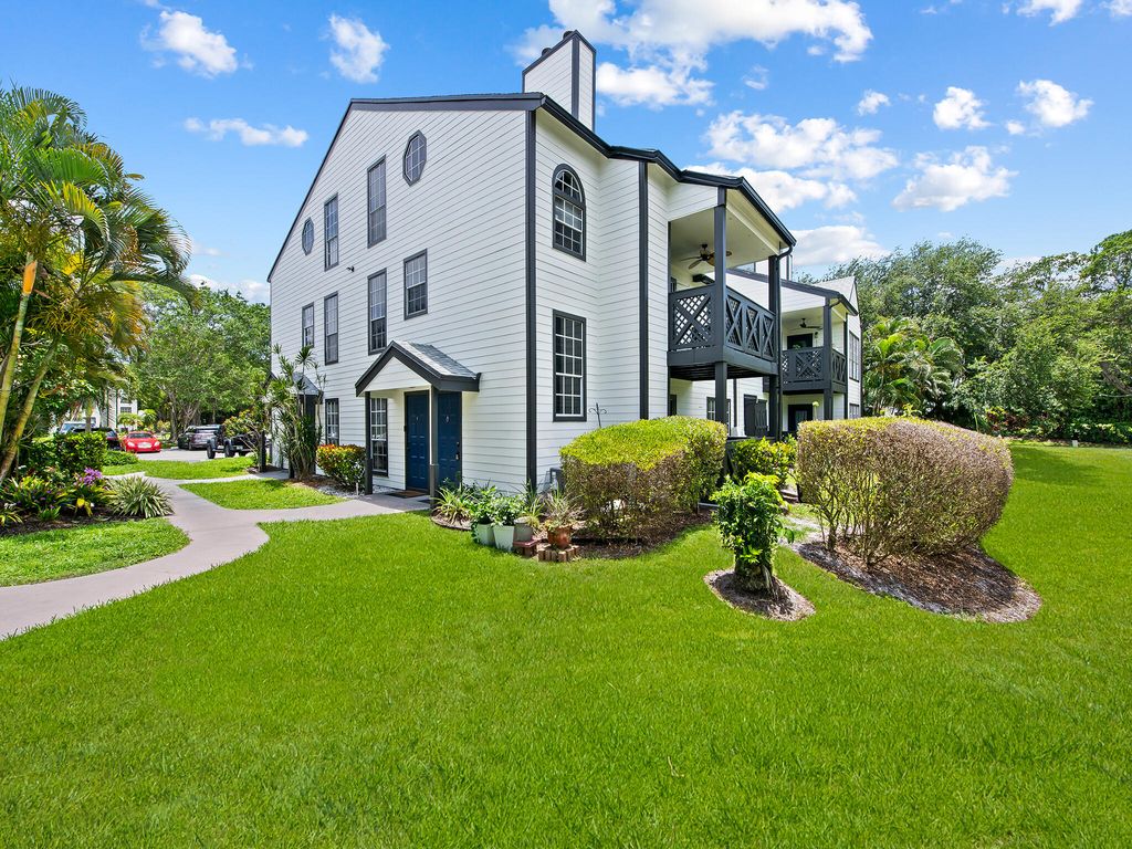Photo of 5095 Heatherhill LN #8, Boca Raton, FL 33486 (MLS # B26031011)