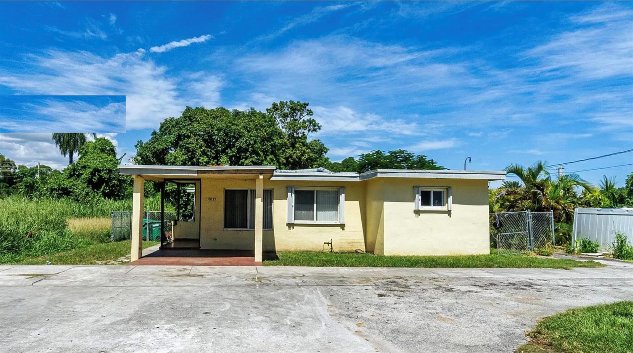 Only Experience Investors! NO WHOLESELLERS! Do your Due Diligence before. Great Investment Flip Opportunity or Rehab to Hold, Great ARV, Cash Buyers only! Easy Conversion to a 5/3