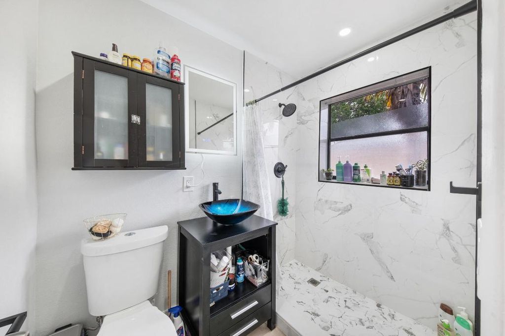 Photo of 901 NE 40th Street #2, Oakland Park, FL 33334 (MLS # R11155085)