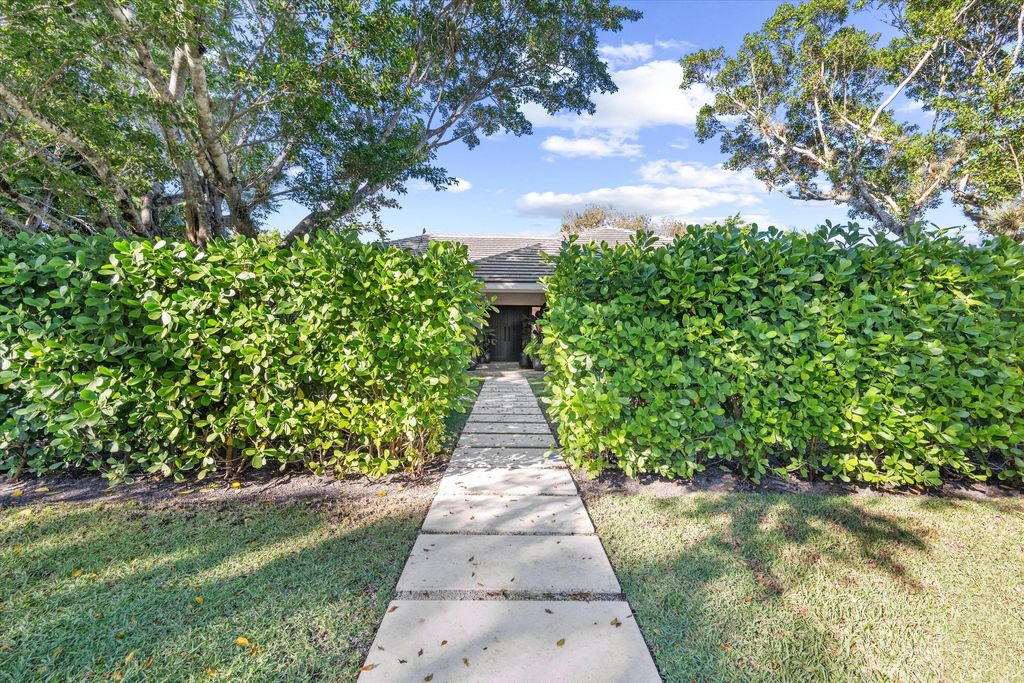 Photo of 11685 Maidstone Drive, Wellington, FL 33414 (MLS # B26028019)
