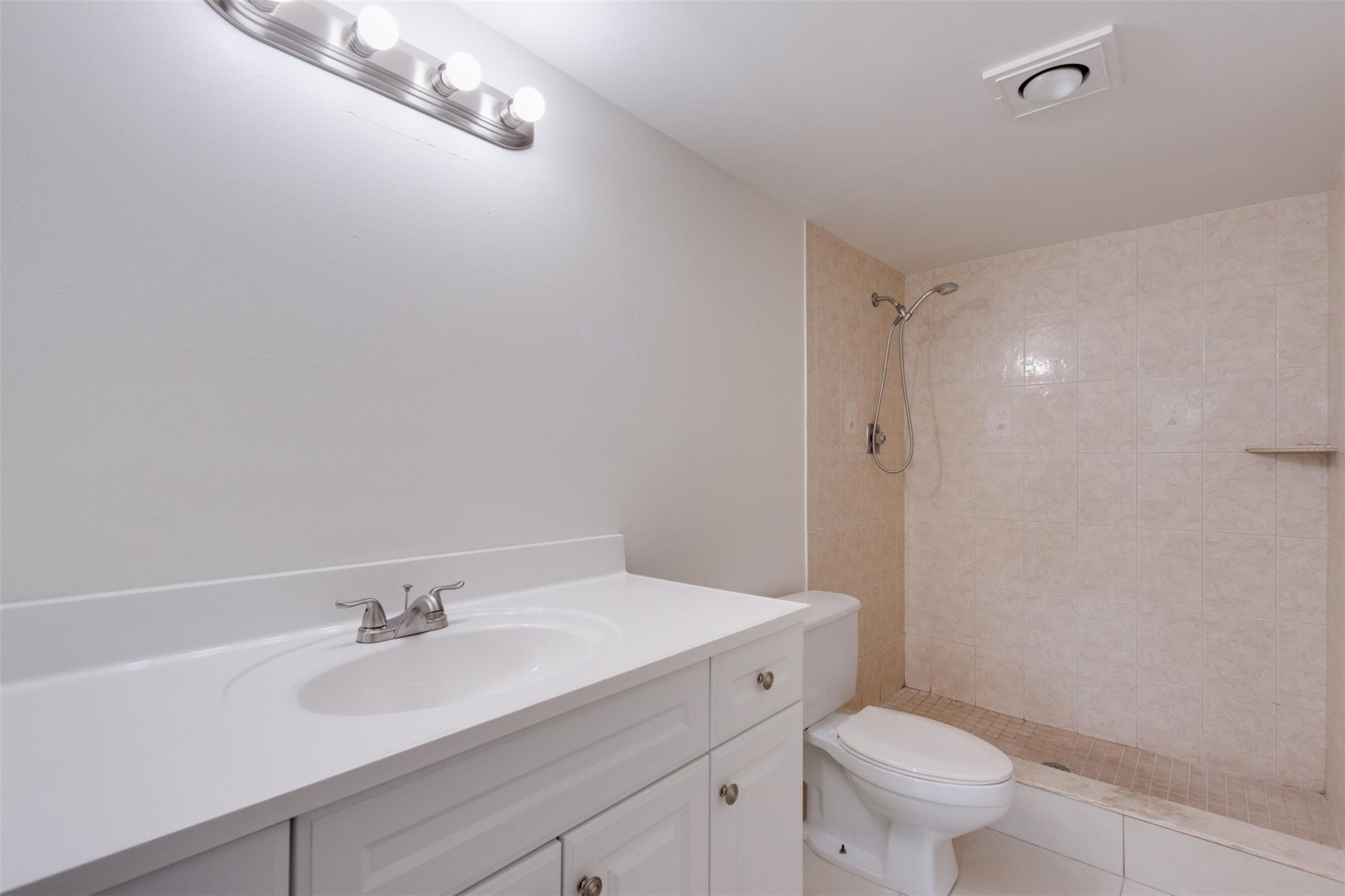 Inverwood Condo - Residential Lease