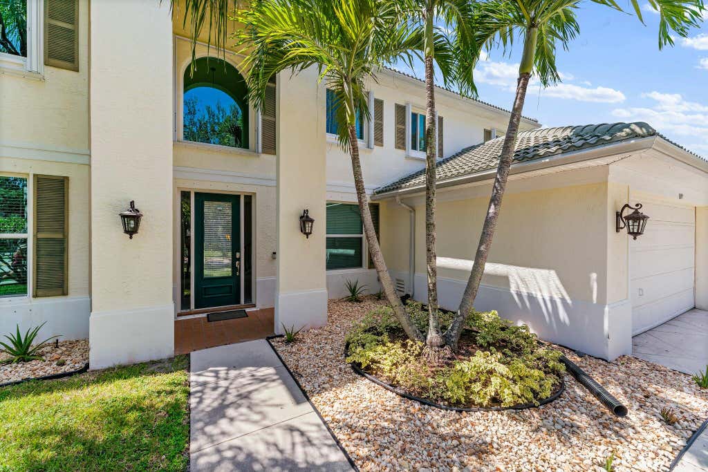 Photo of 1019 N Egret Circle N, Jupiter, FL 33458 (MLS # R11049774)