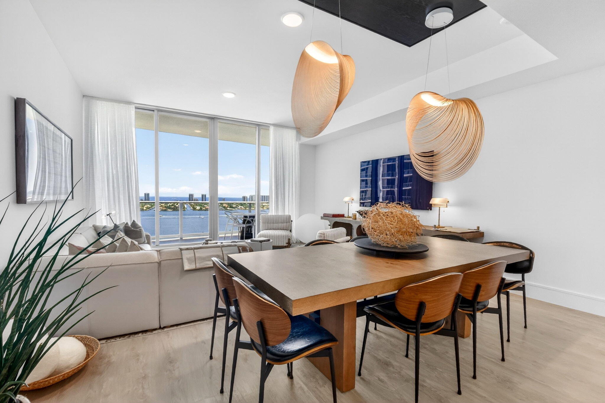 NAUTILUS 220 - South Bldg. - Residential Lease