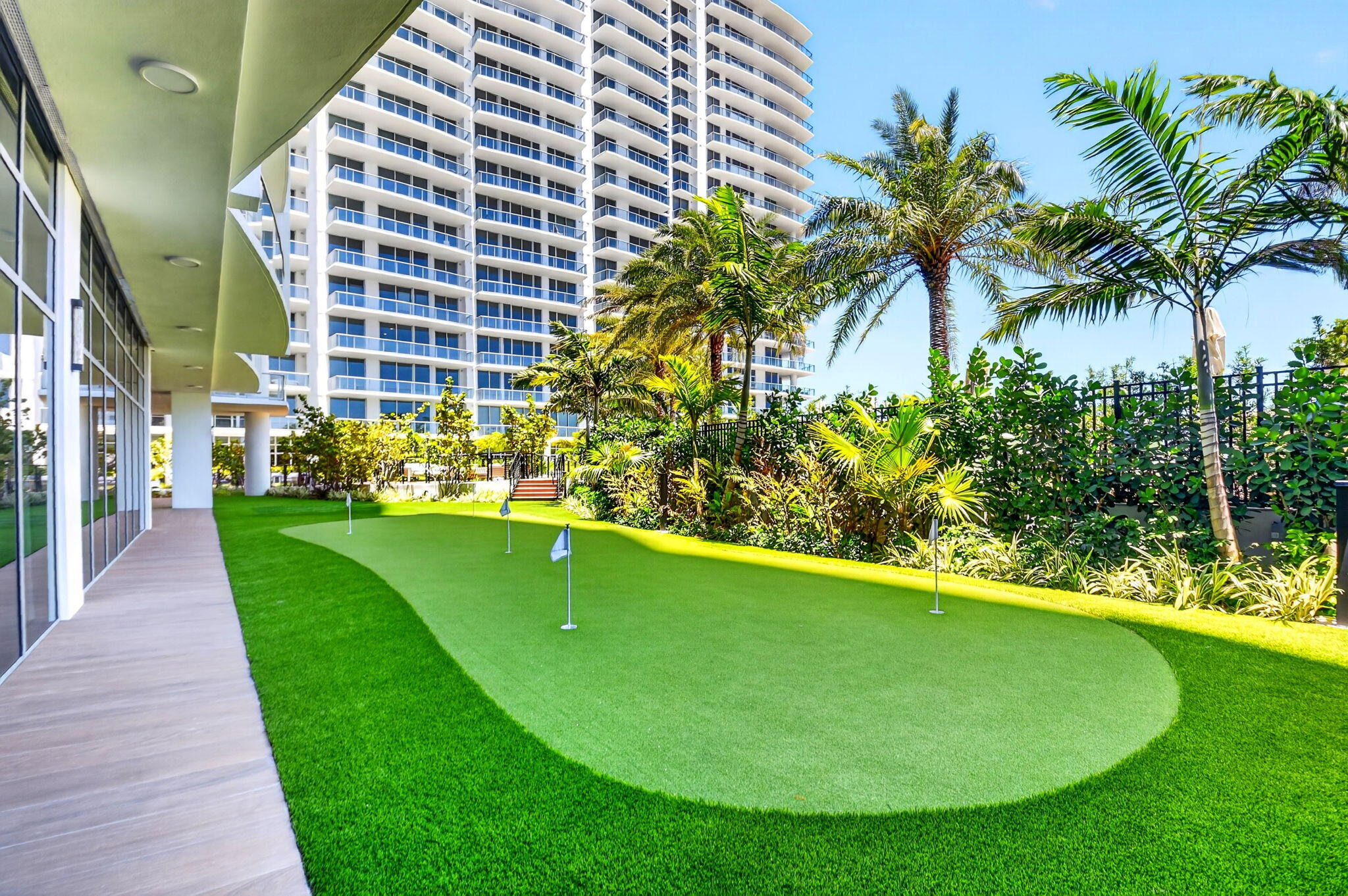 NAUTILUS 220 - South Bldg. - Residential Lease