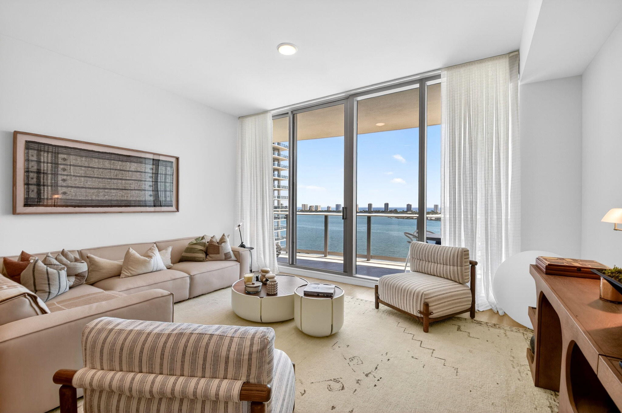 NAUTILUS 220 - South Bldg. - Residential Lease