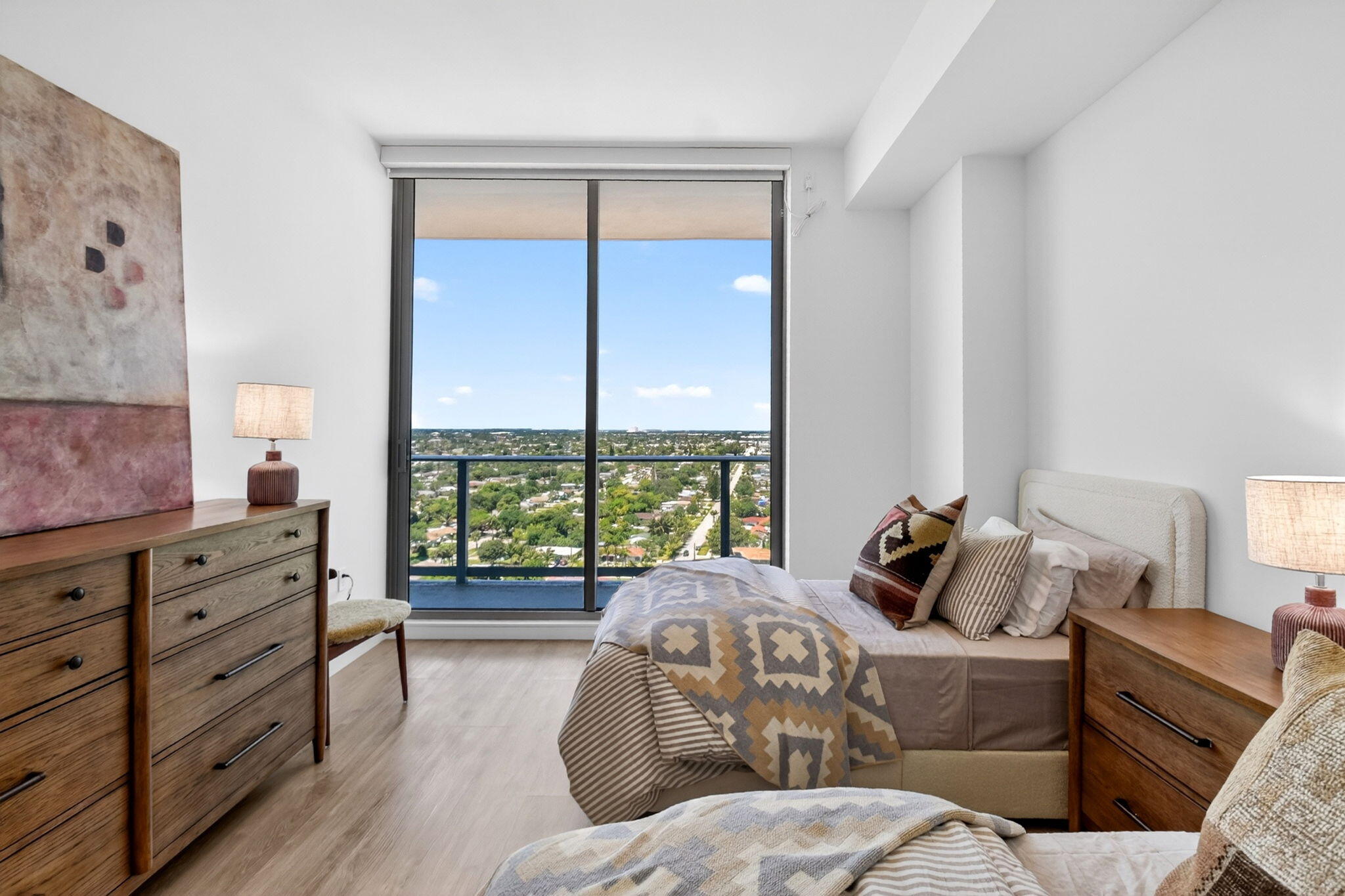 NAUTILUS 220 - South Bldg. - Residential Lease