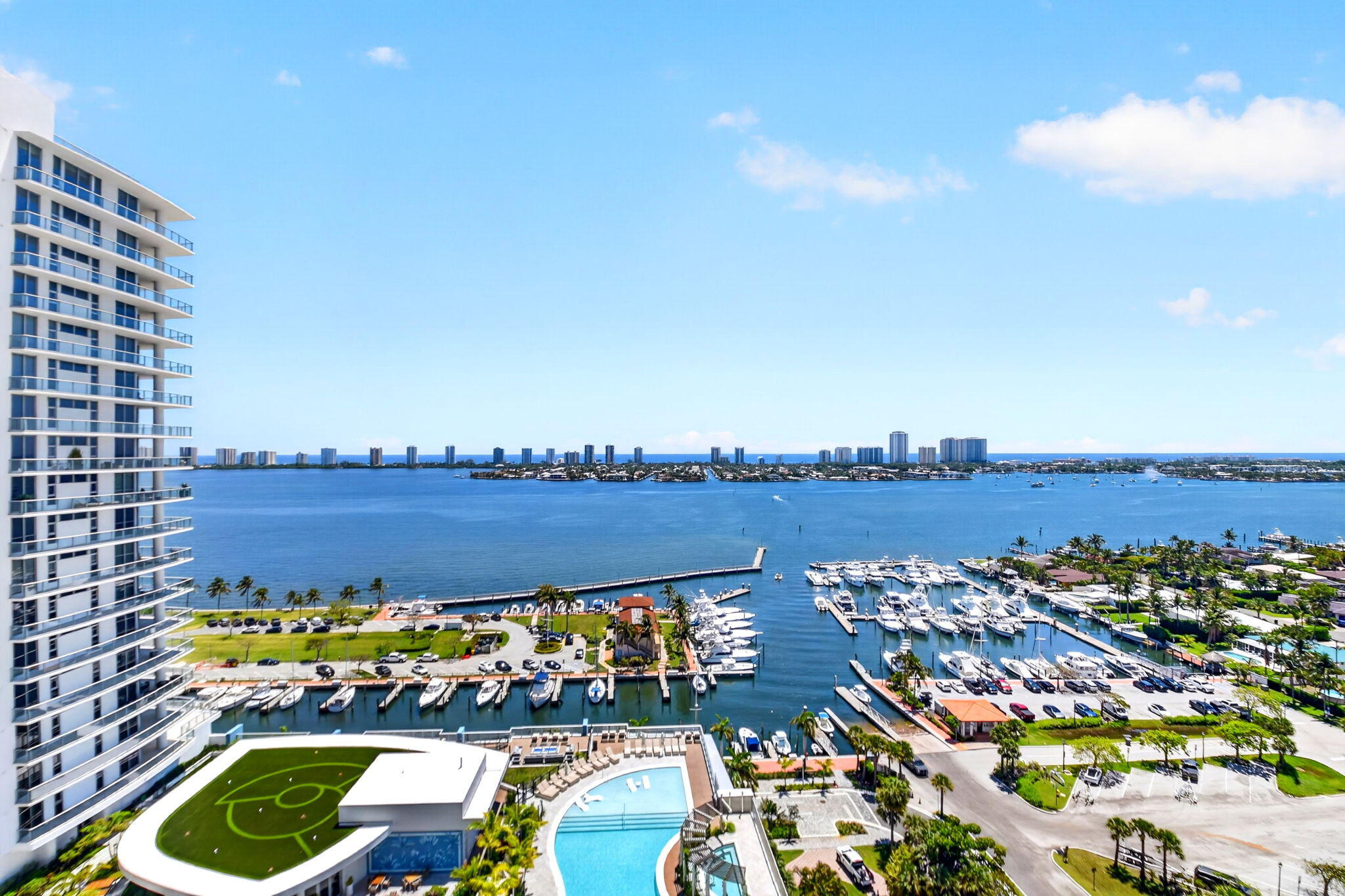 NAUTILUS 220 - South Bldg. - Residential Lease