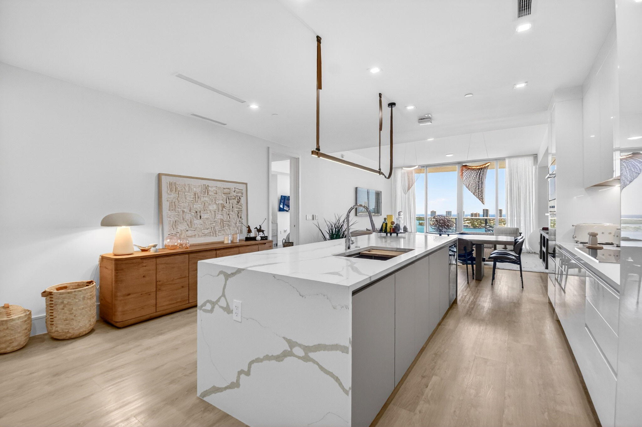 NAUTILUS 220 - South Bldg. - Residential Lease