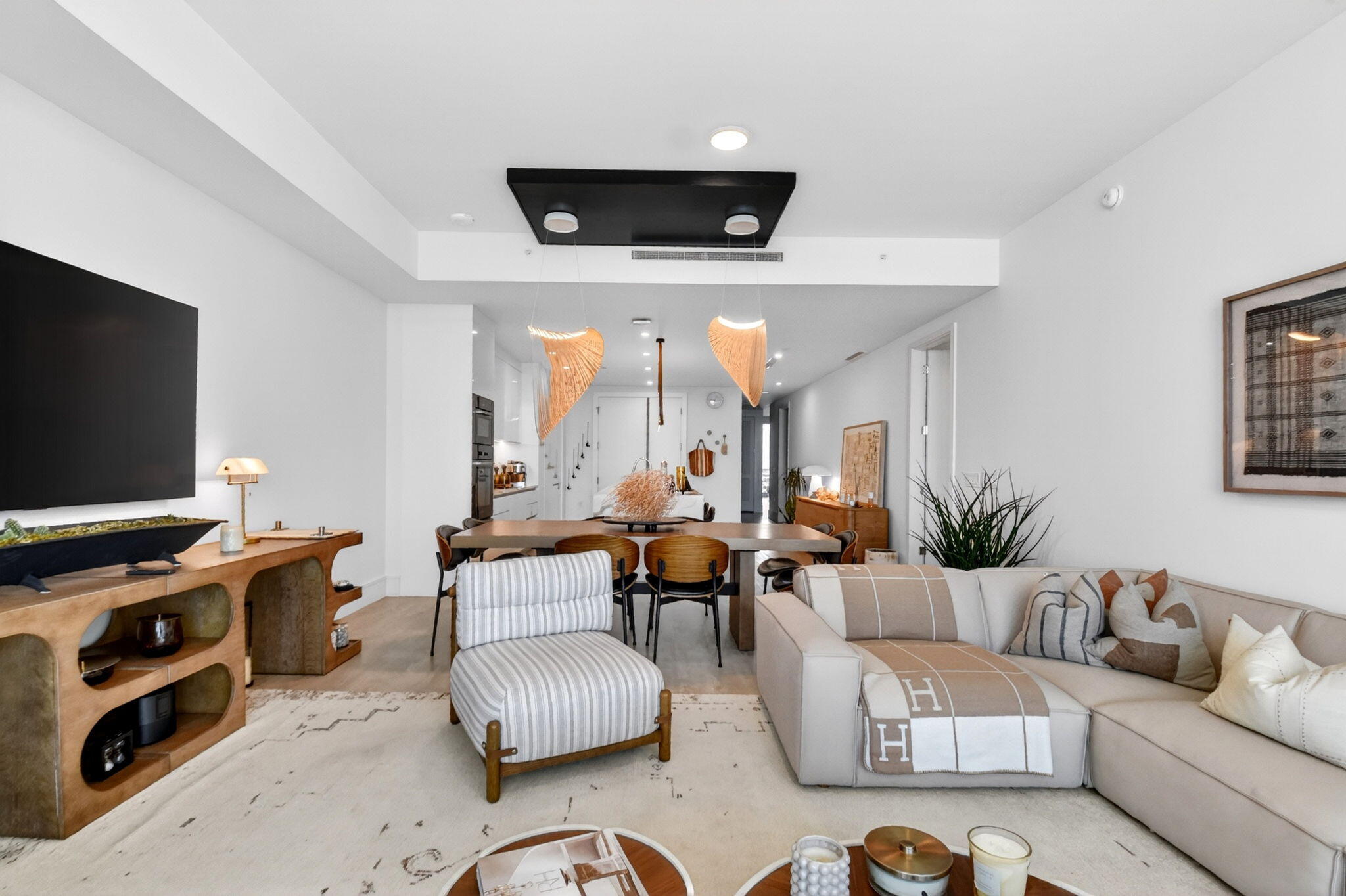 NAUTILUS 220 - South Bldg. - Residential Lease