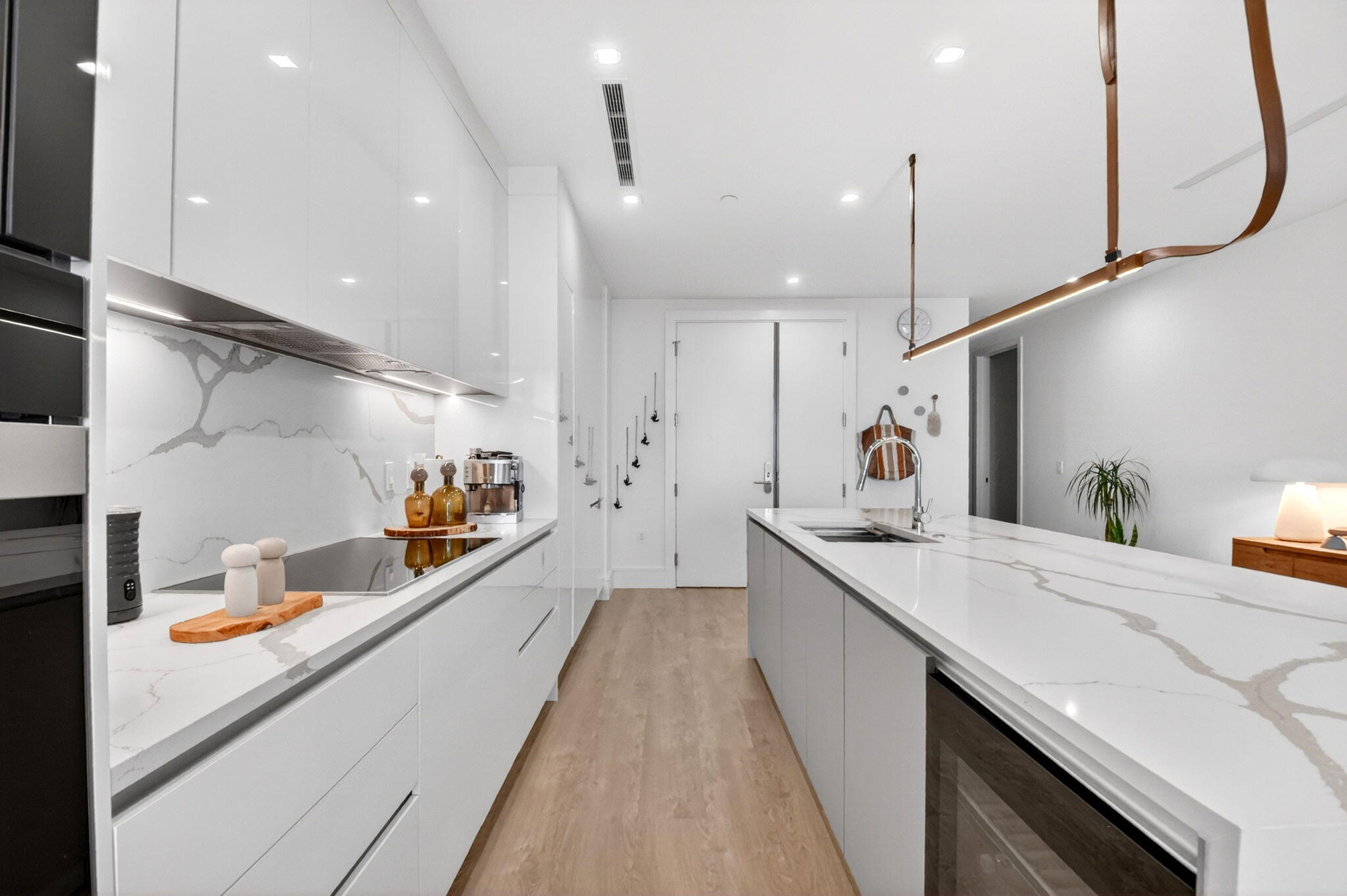 NAUTILUS 220 - South Bldg. - Residential Lease