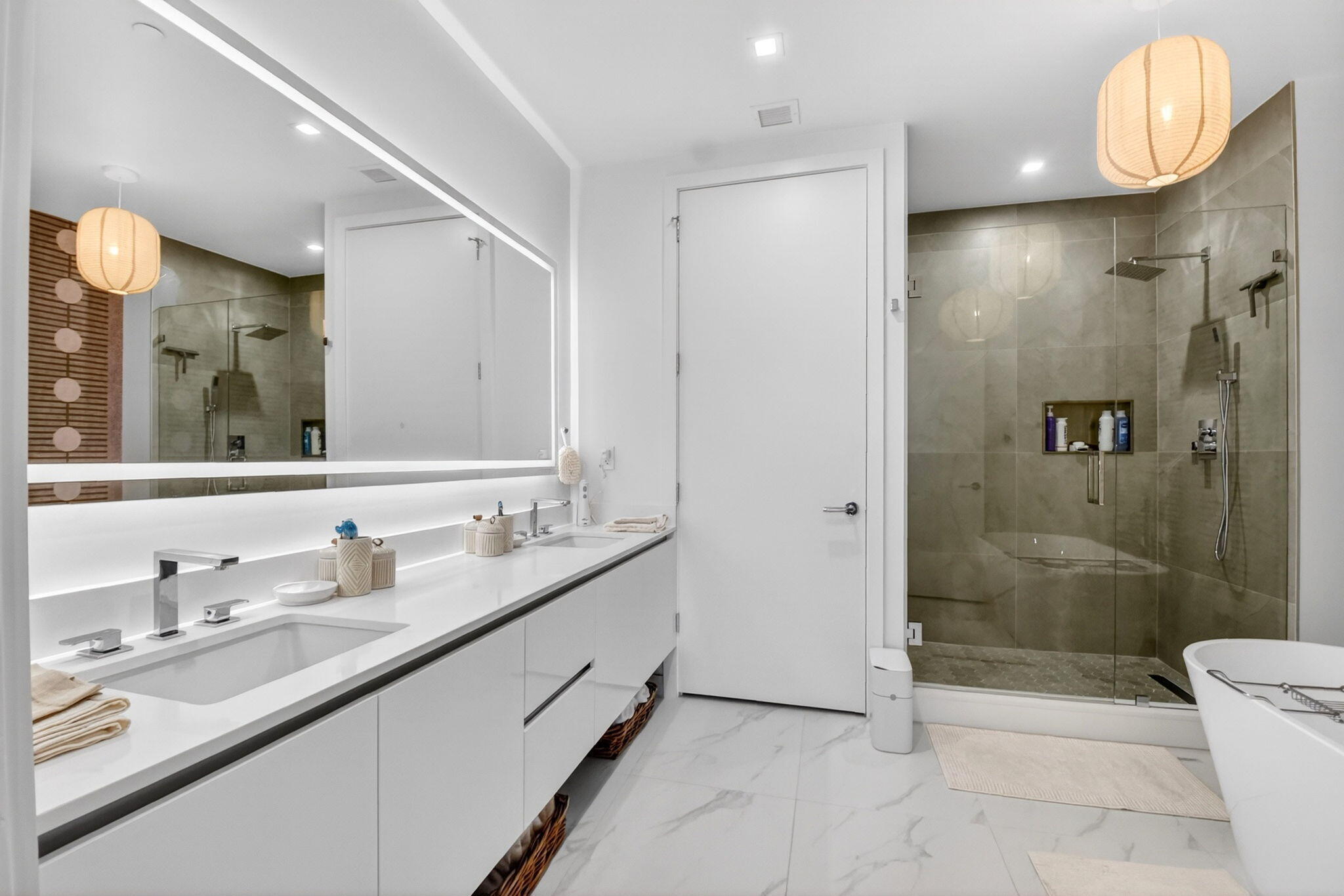 NAUTILUS 220 - South Bldg. - Residential Lease