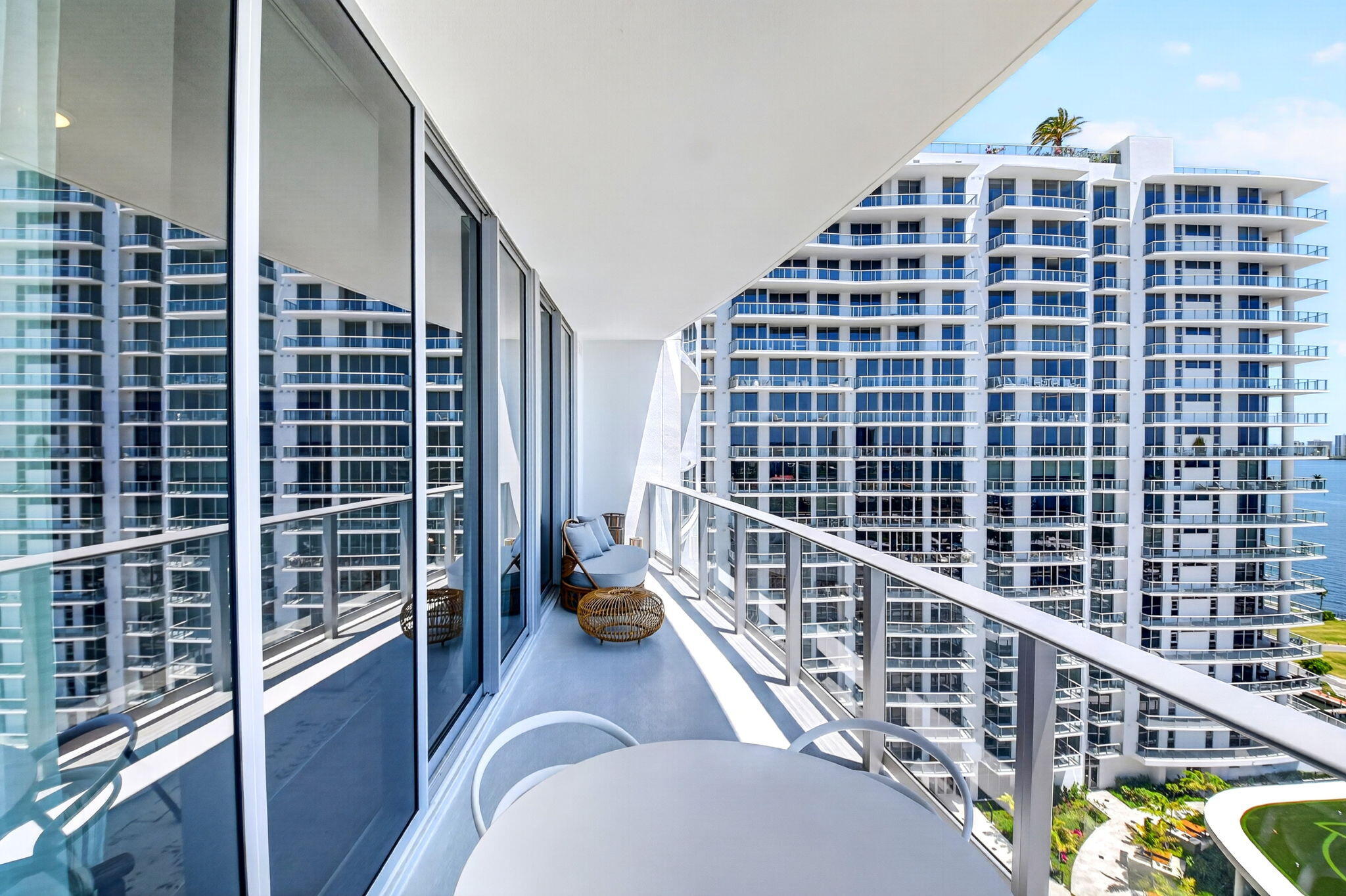 NAUTILUS 220 - South Bldg. - Residential Lease