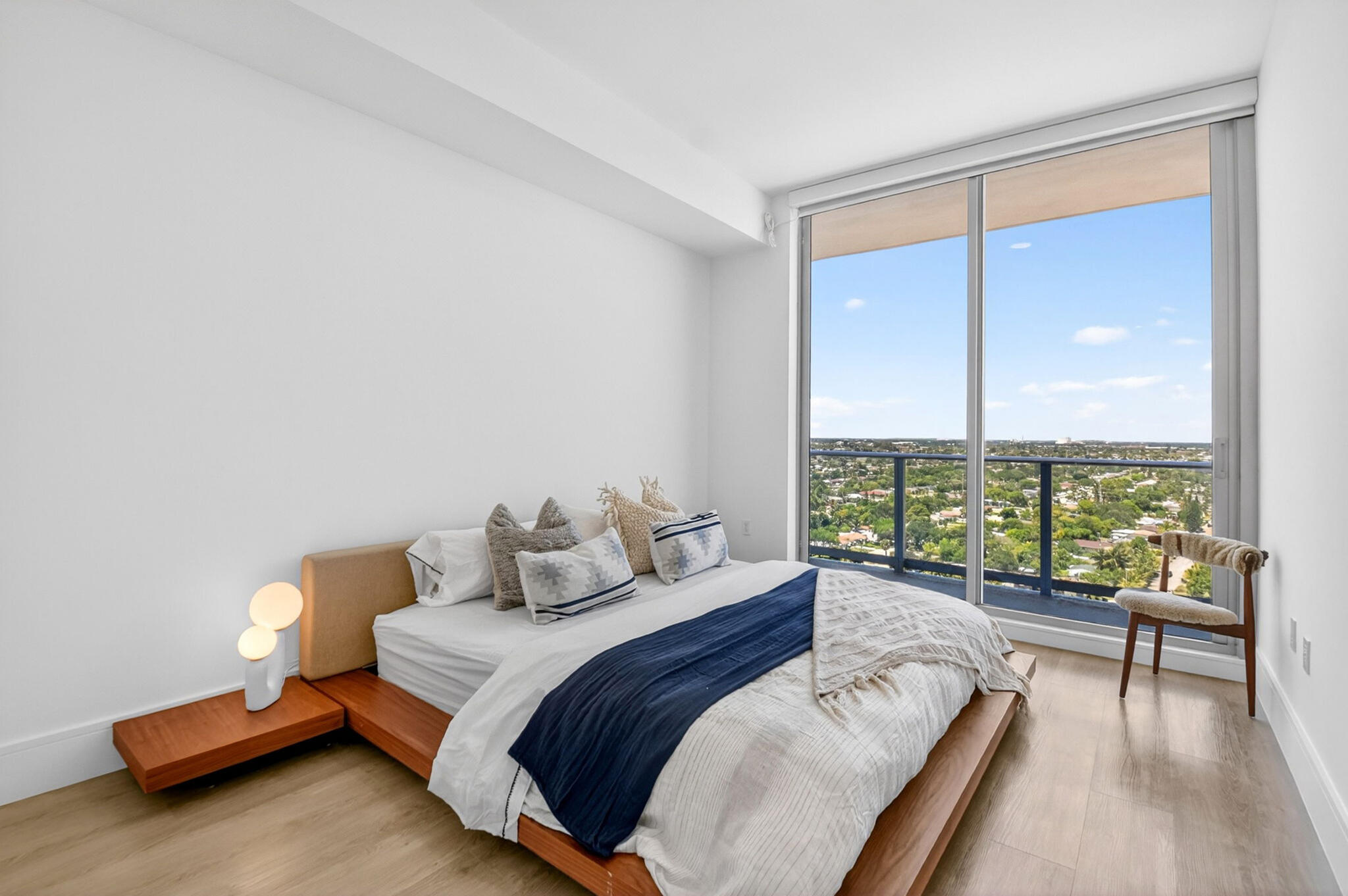 NAUTILUS 220 - South Bldg. - Residential Lease