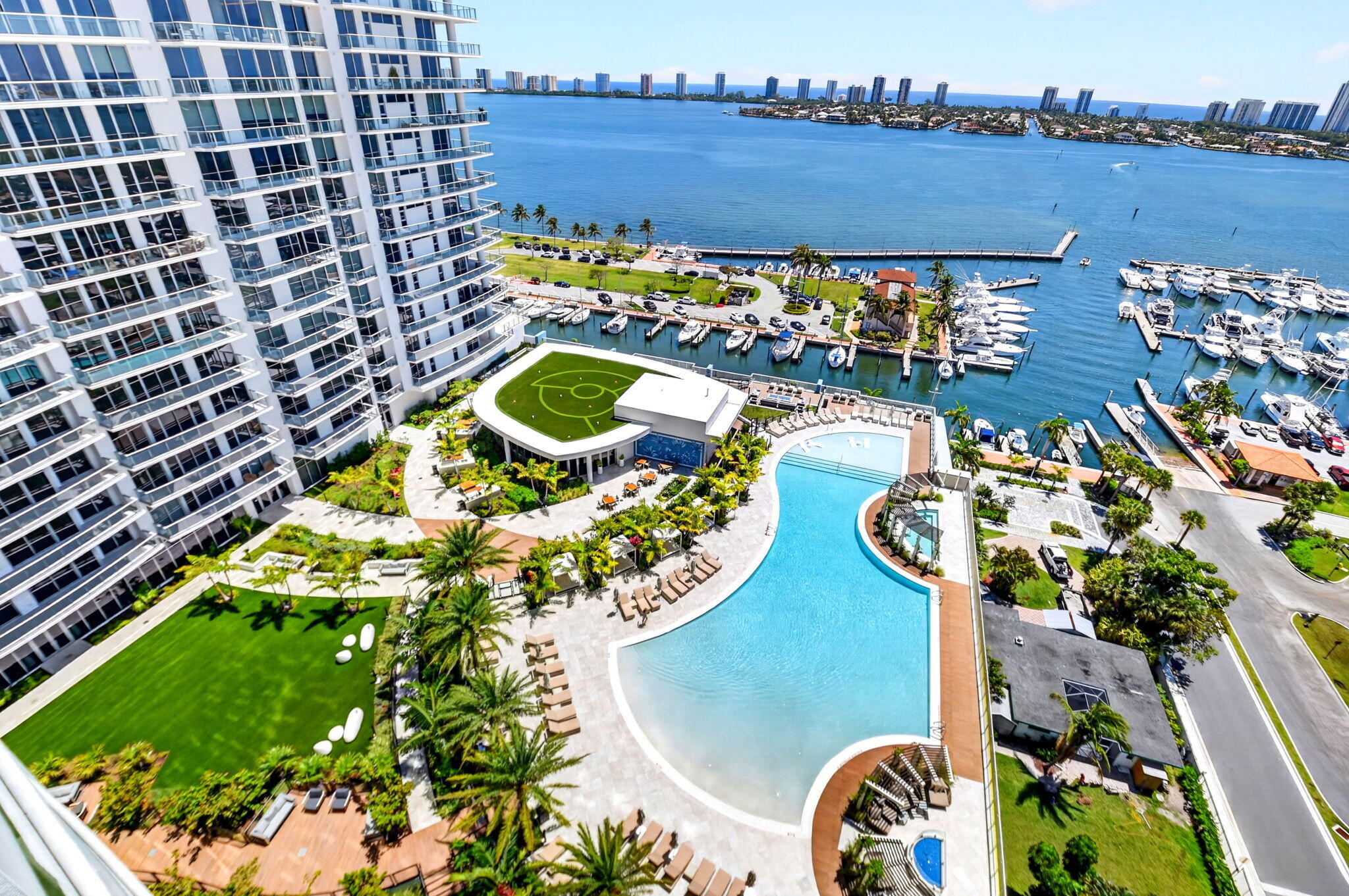 NAUTILUS 220 - South Bldg. - Residential Lease