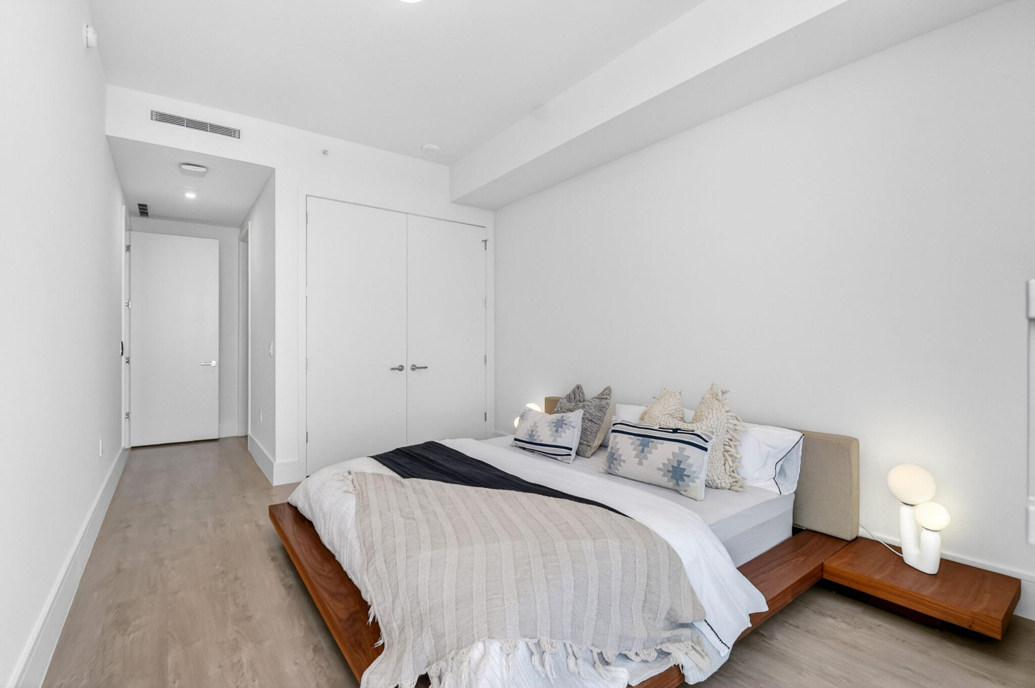 NAUTILUS 220 - South Bldg. - Residential Lease