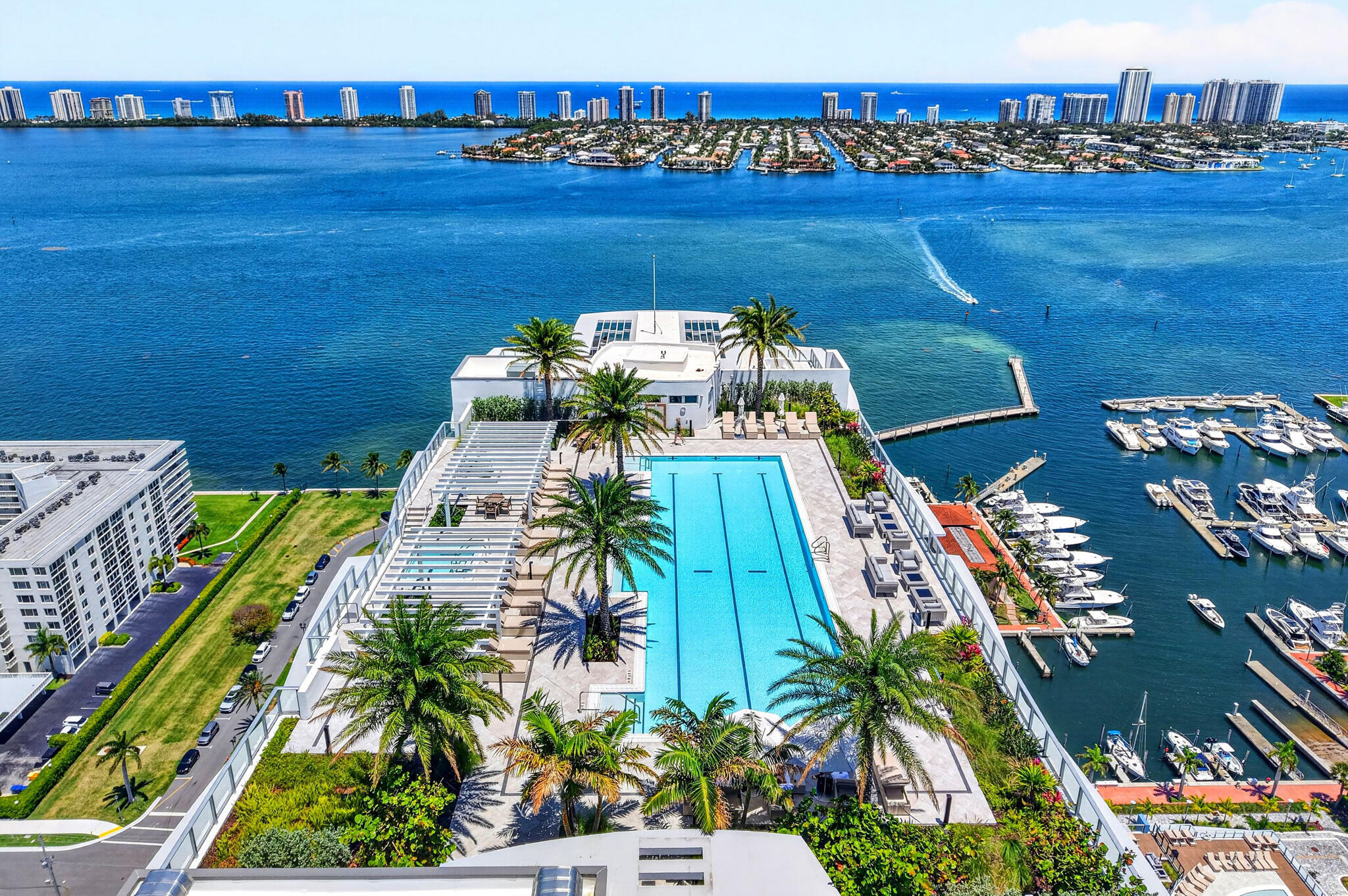 NAUTILUS 220 - South Bldg. - Residential Lease