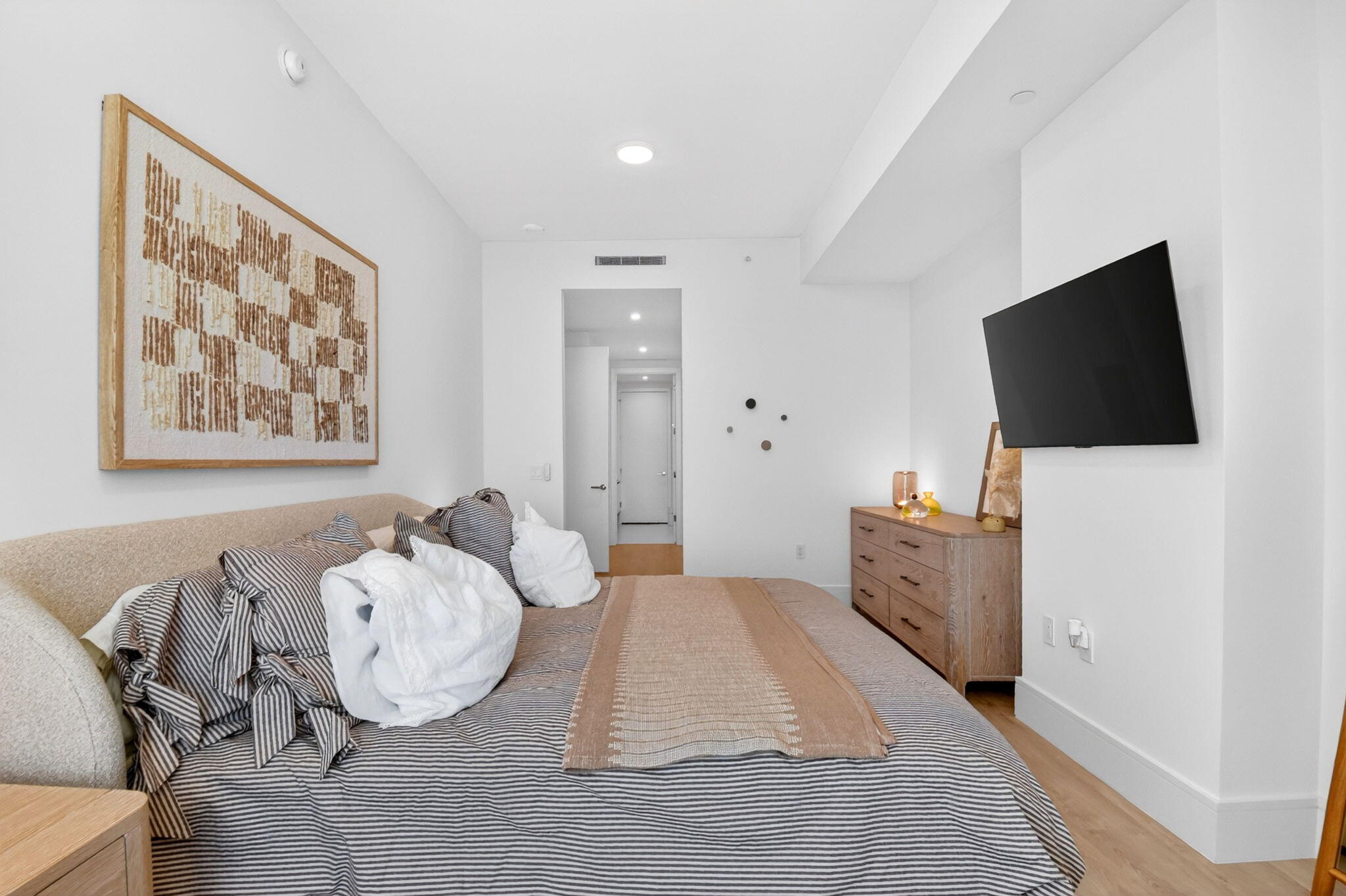 NAUTILUS 220 - South Bldg. - Residential Lease