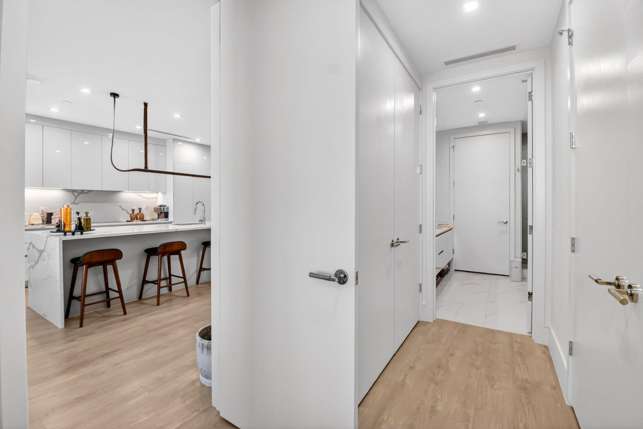NAUTILUS 220 - South Bldg. - Residential Lease