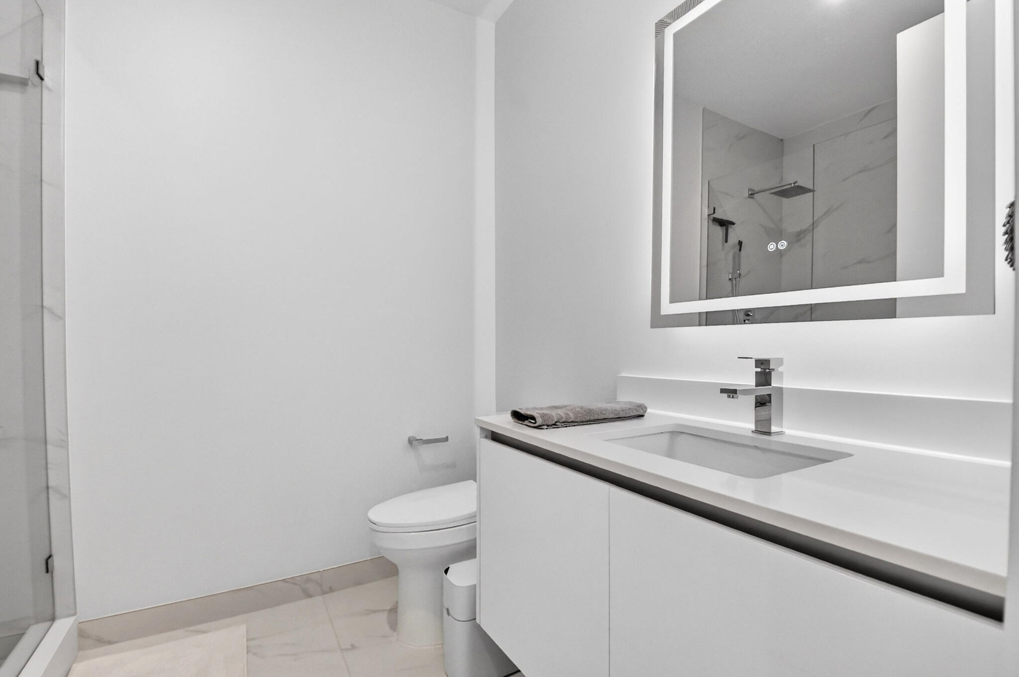 NAUTILUS 220 - South Bldg. - Residential Lease