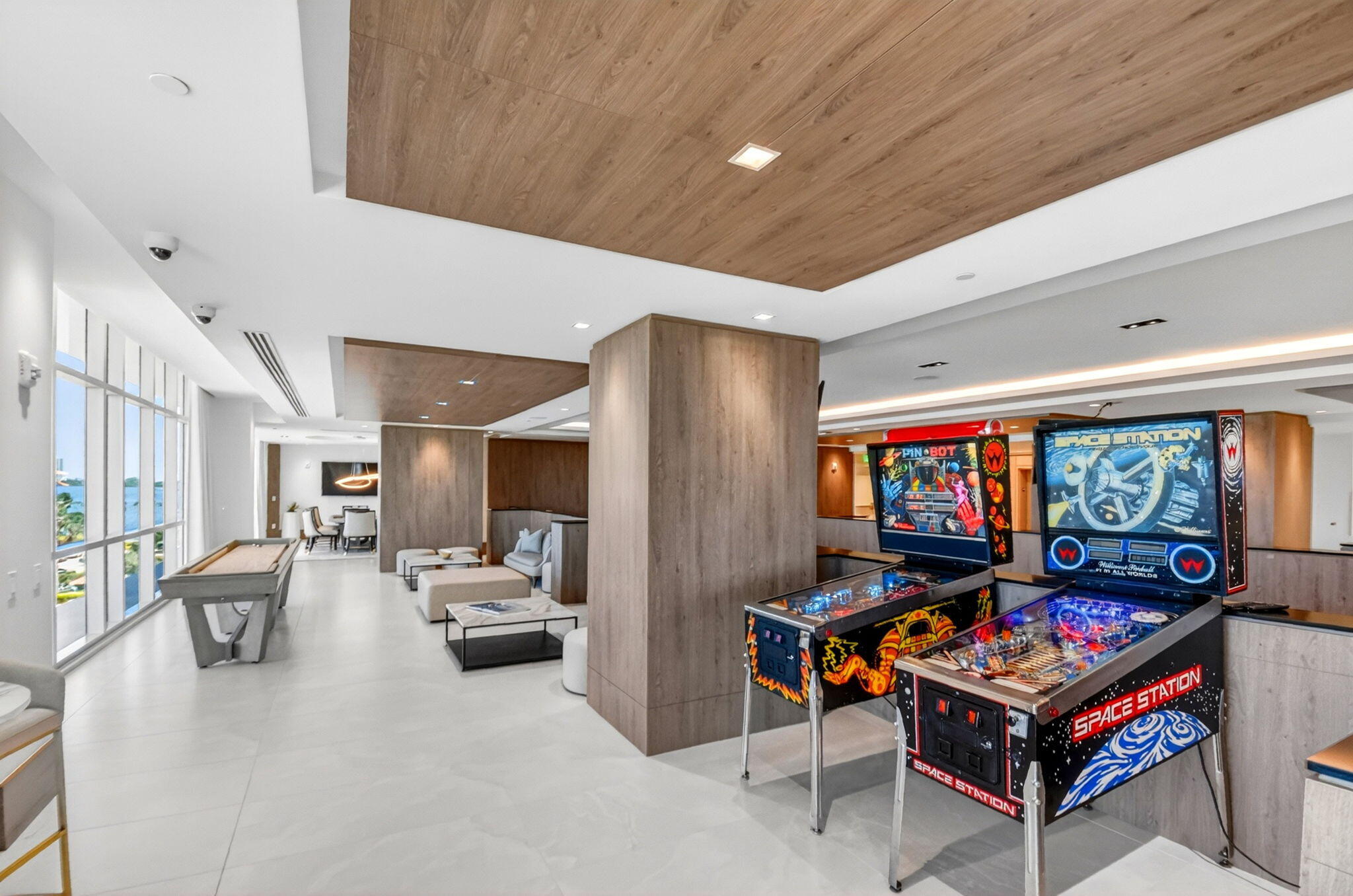 NAUTILUS 220 - South Bldg. - Residential Lease