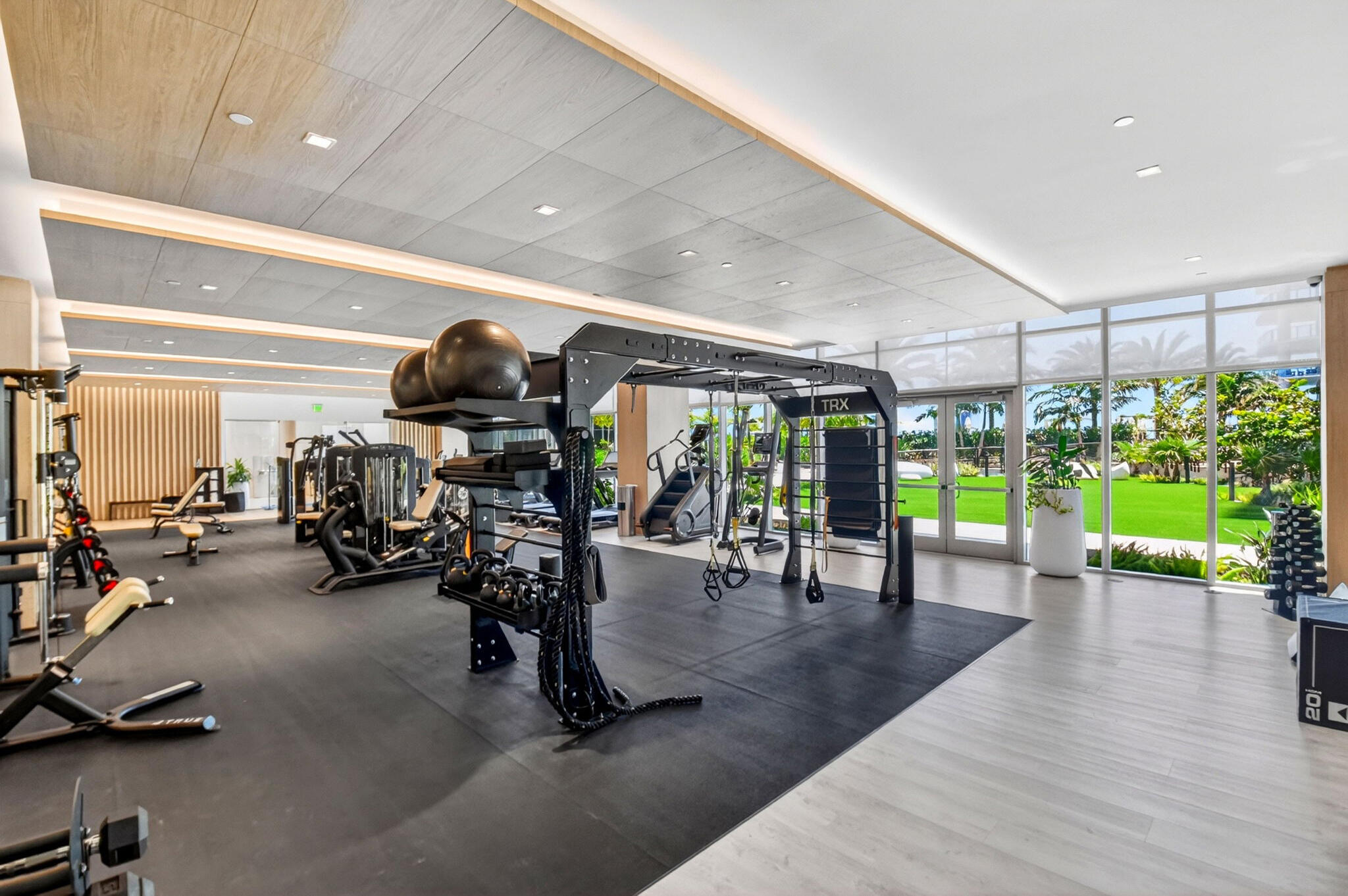 NAUTILUS 220 - South Bldg. - Residential Lease