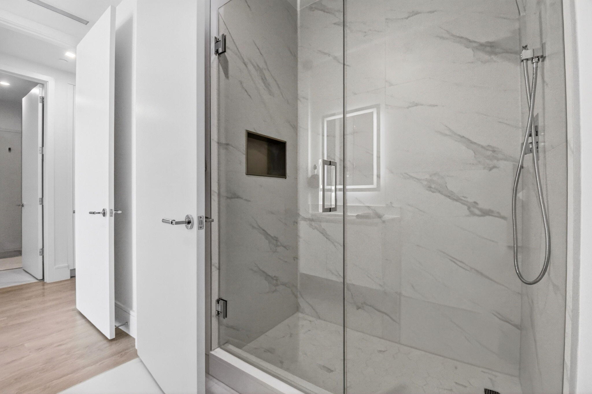 NAUTILUS 220 - South Bldg. - Residential Lease