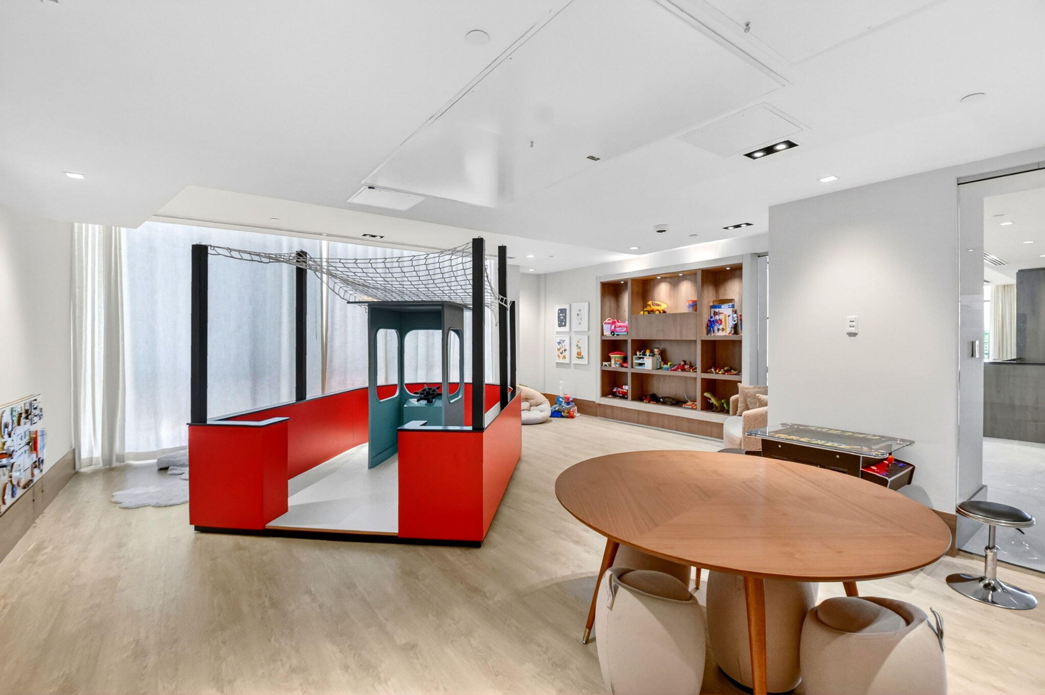 NAUTILUS 220 - South Bldg. - Residential Lease