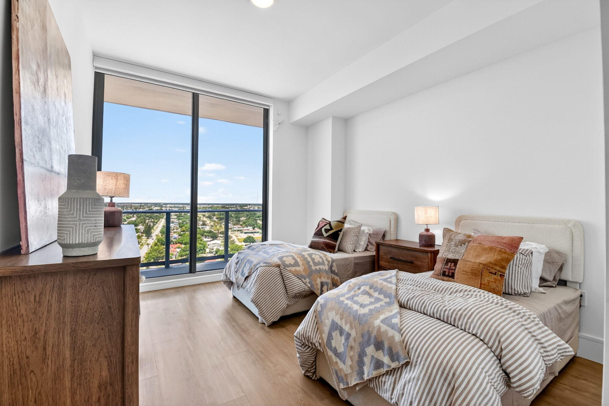 NAUTILUS 220 - South Bldg. - Residential Lease