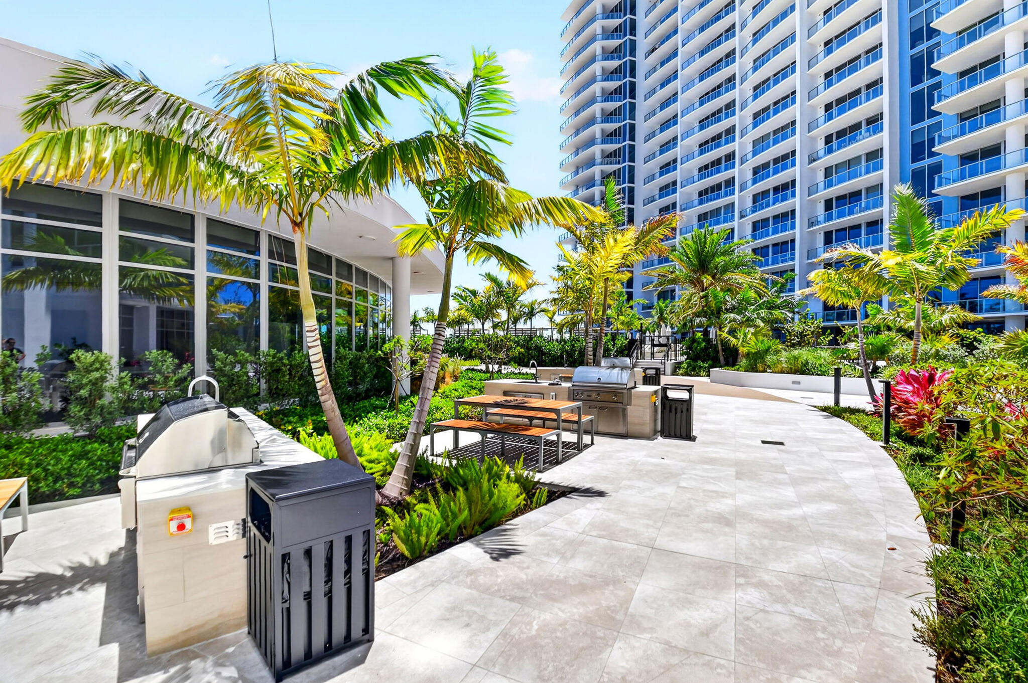 NAUTILUS 220 - South Bldg. - Residential Lease