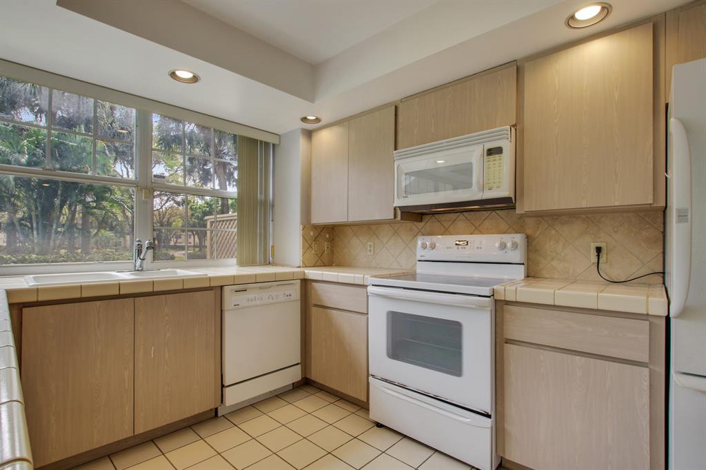 Wellesley at Lake Clarke Shores - Residential