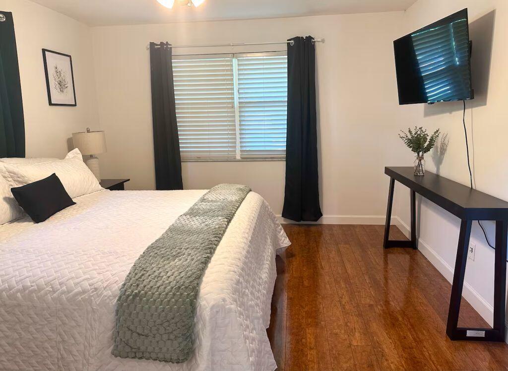 PINECREST SUB UNIT 2 - Residential Lease