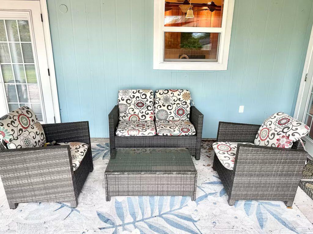 PINECREST SUB UNIT 2 - Residential Lease