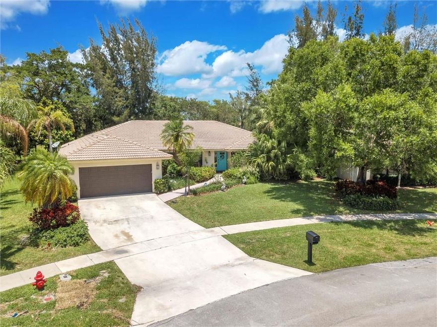 IMPOSSIBLE TO FIND 4 BEDROOM 3 FULL BATH POOL HOME ON THE MOST SPECTACULAR PEACEFUL LOT IN THE COMMUNITY. LARGE FLOOR PLAN WHICH IS GREAT FOR RAISING A FAMILY OR ENTERTAINING. HUGE GOURMET KITCHEN WITH PRIVATE SITTING AREA. OVERSIZED WALK-IN PANTRY. PRIMARY BEDROOM IS SPACIOUS WITH A GIGANTIC WALK-IN CLOSET.  STACKED AND SPLIT BEDROOM FLOOR PLAN. TILE, LAMINATE & WOOD FLOORS THROUGHOUT. THE HOUSE SITS ON THE MOST PRIVATE LOT SURROUNDED BY BEAUTIFUL TREES. SCREENED IN POOL THAT OVERLOOKS NATURES BACK DROP WITH NO OTHER HOUSE BEHIND. TWO CAR GARAGE. SEPARATE LAUNDRY ROOM. NO HOA. BLINK AND IT WILL BE GONE. IMPOSSIBLE TO FIND 4 BEDROOM 3 FULL BATH POOL HOME ON THE MOST SPECTACULAR PEACEFUL LOT IN THE COMMUNITY.