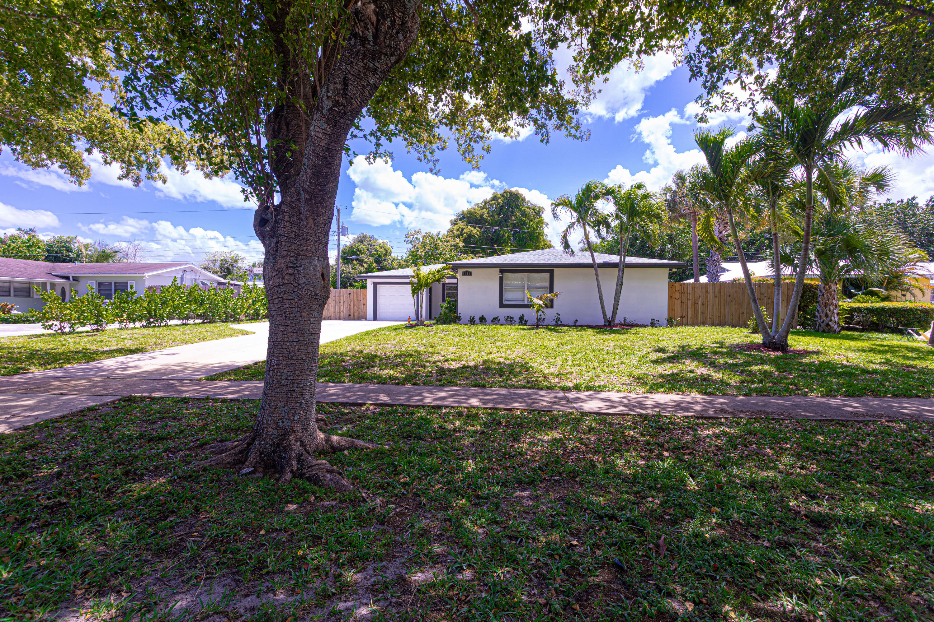 WYNNEWOOD ACRES 6 - Residential