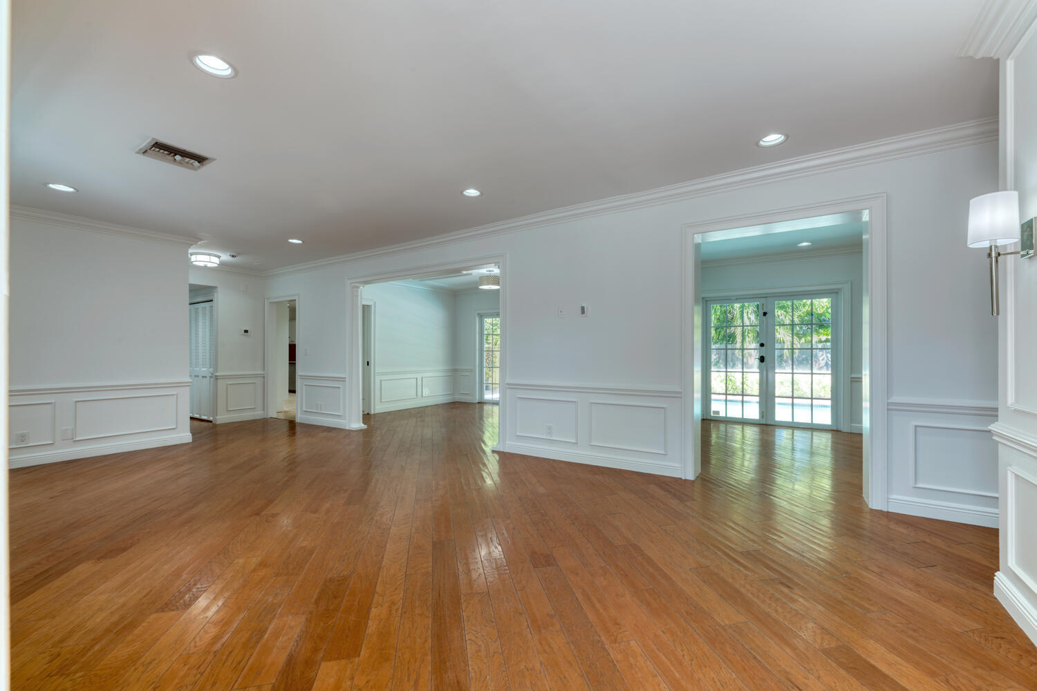 EL ENCANTO - Residential