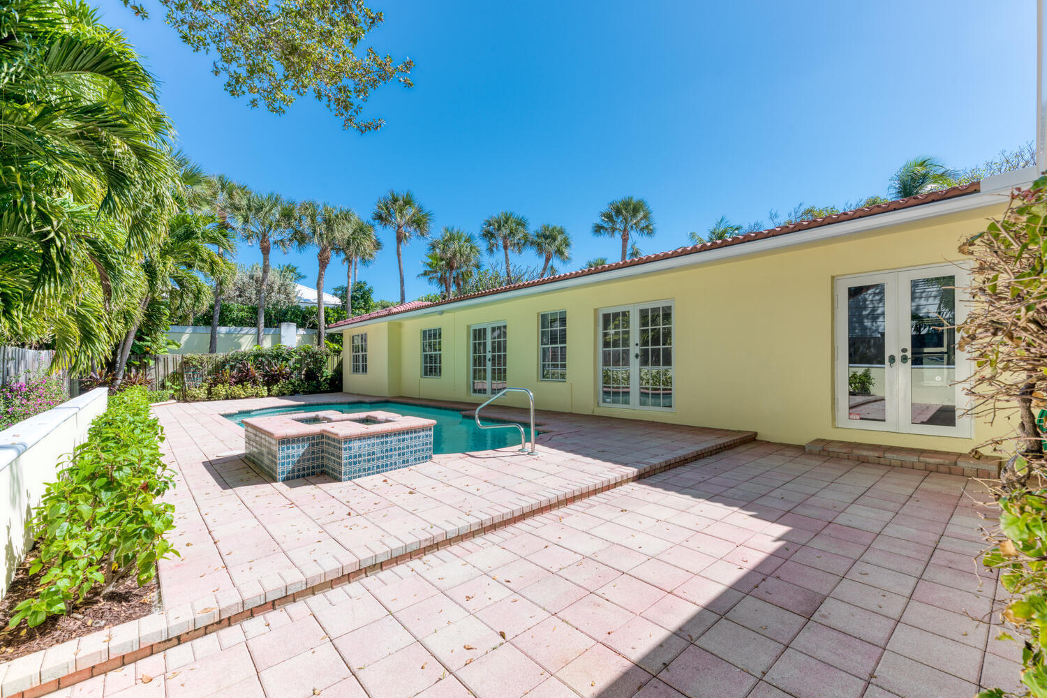 EL ENCANTO - Residential