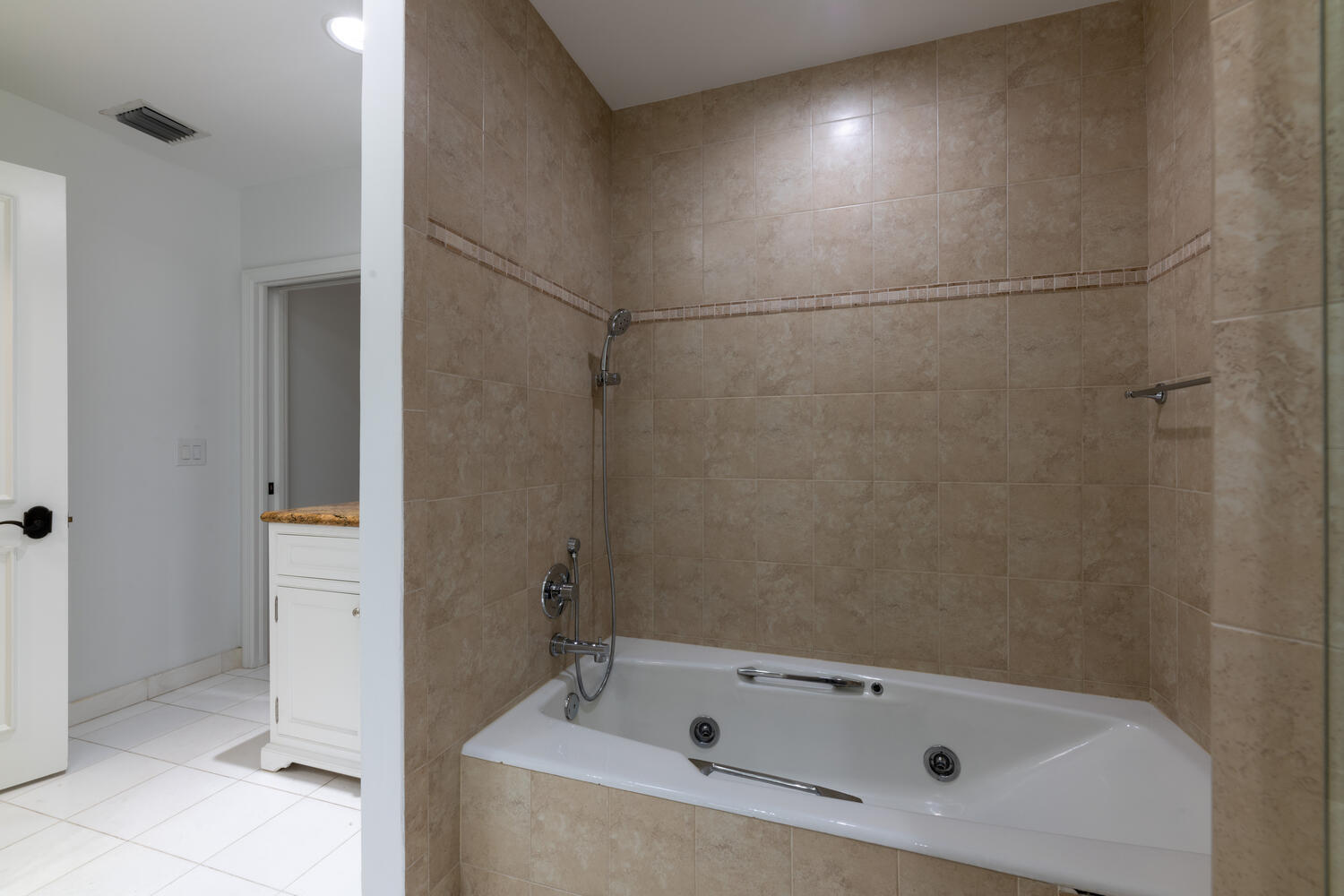 EL ENCANTO - Residential