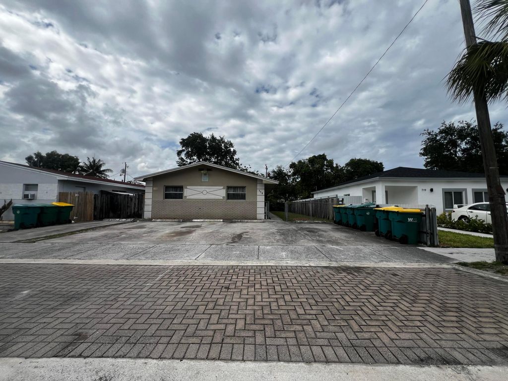 Photo of 716 SW 7th Street #2, Dania Beach, FL 33004 (MLS # B26020862)