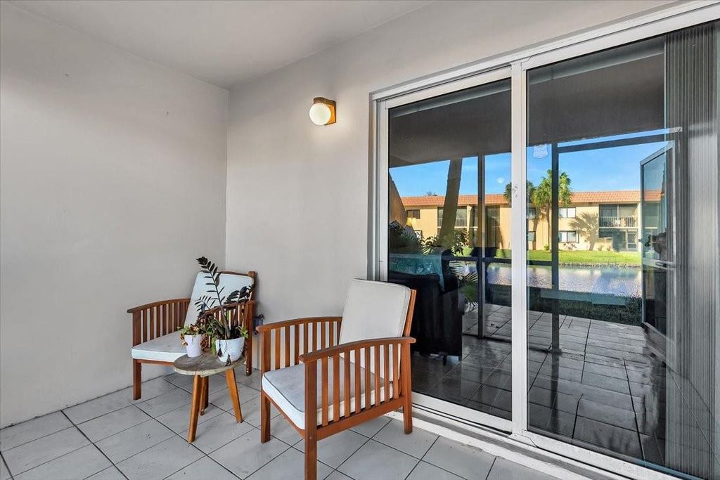 Photo of 140 Lakeview Drive #105, Weston, FL 33326 (MLS # F10549583)