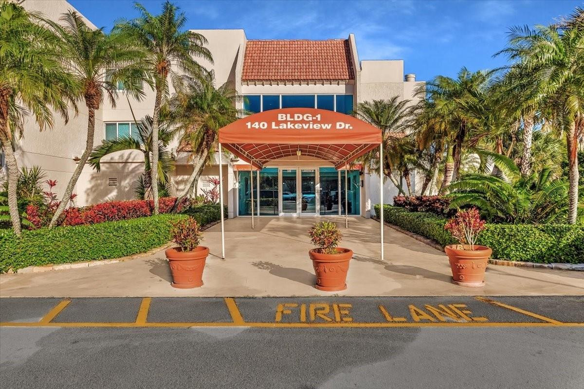 140 Lakeview Drive 105