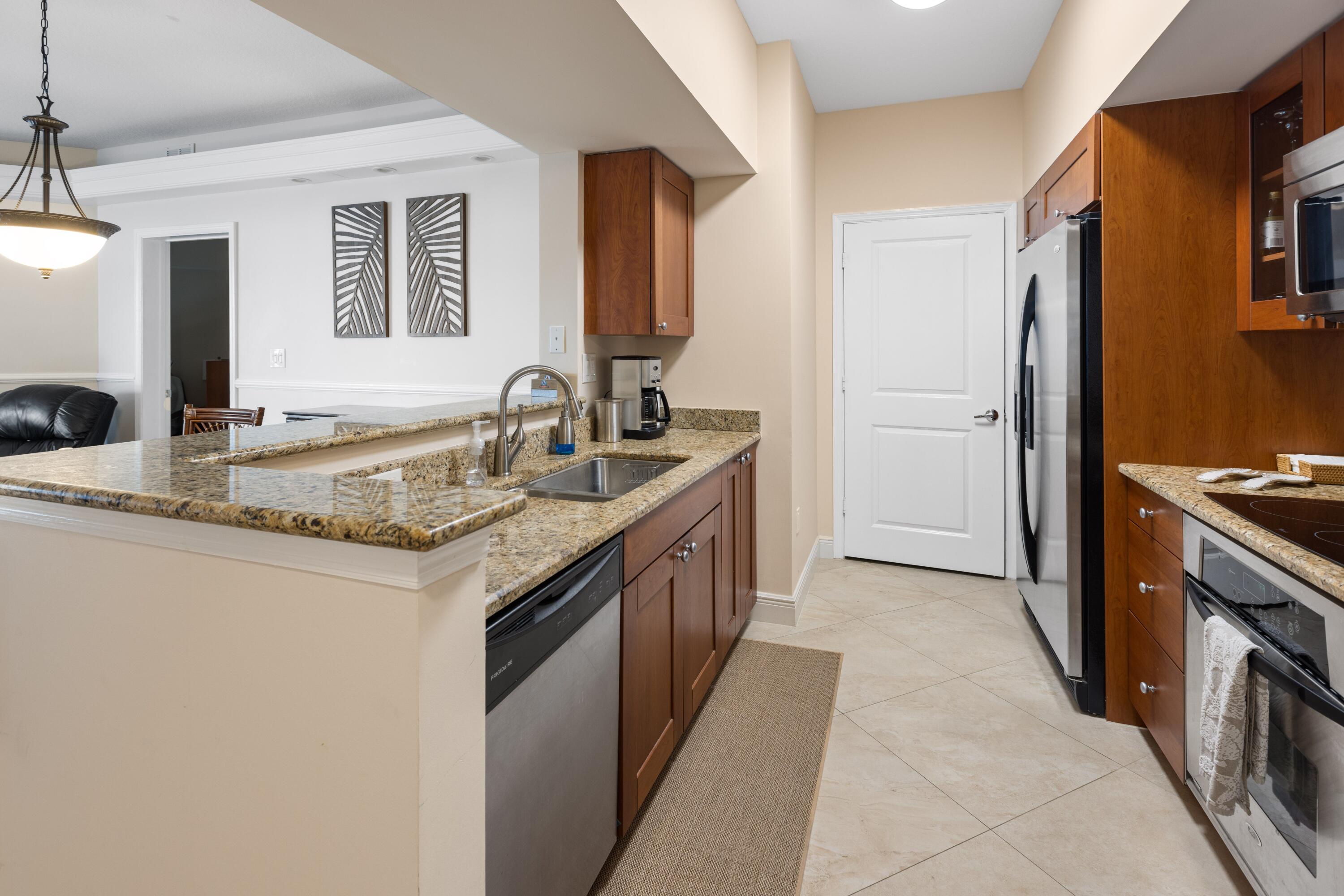 HARBORAGE YACHT CONDO - Residential Lease