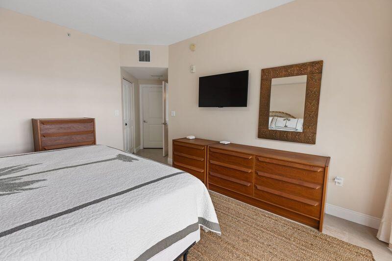 HARBORAGE YACHT CONDO - Residential Lease