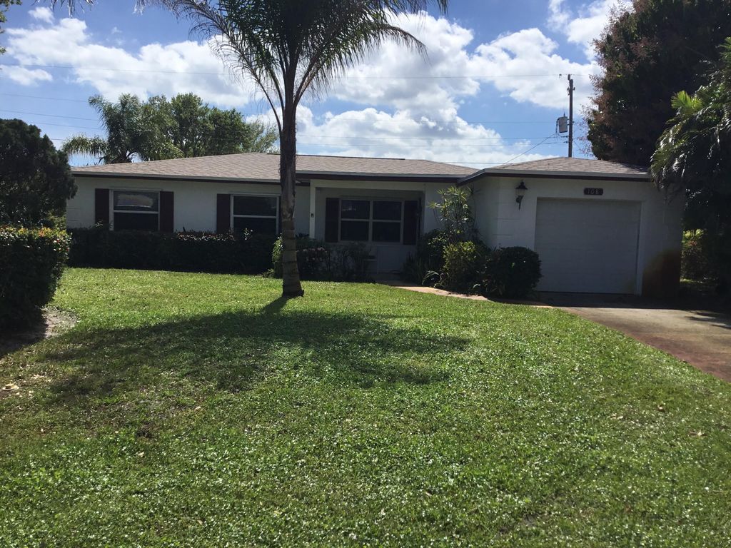 Photo of 108 Beverly Road W, Jupiter, FL 33469 (MLS # R10870518)