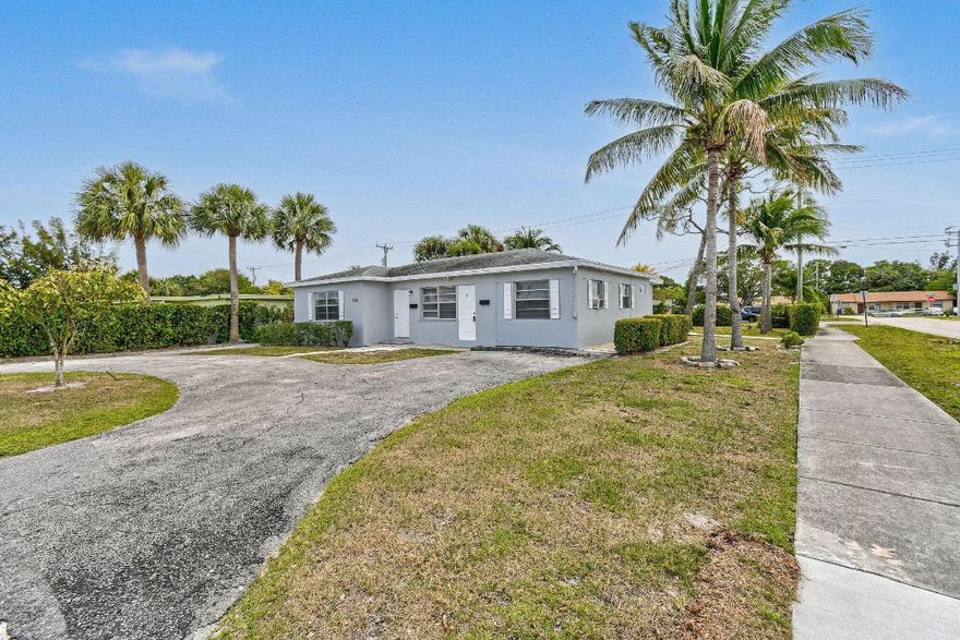 Fantastic duplex available in Lake Park. This is an ideal rental property or potential house hack opportunity. Directly across from the park. Excellent location close to the beach, I95, and shopping/dining.