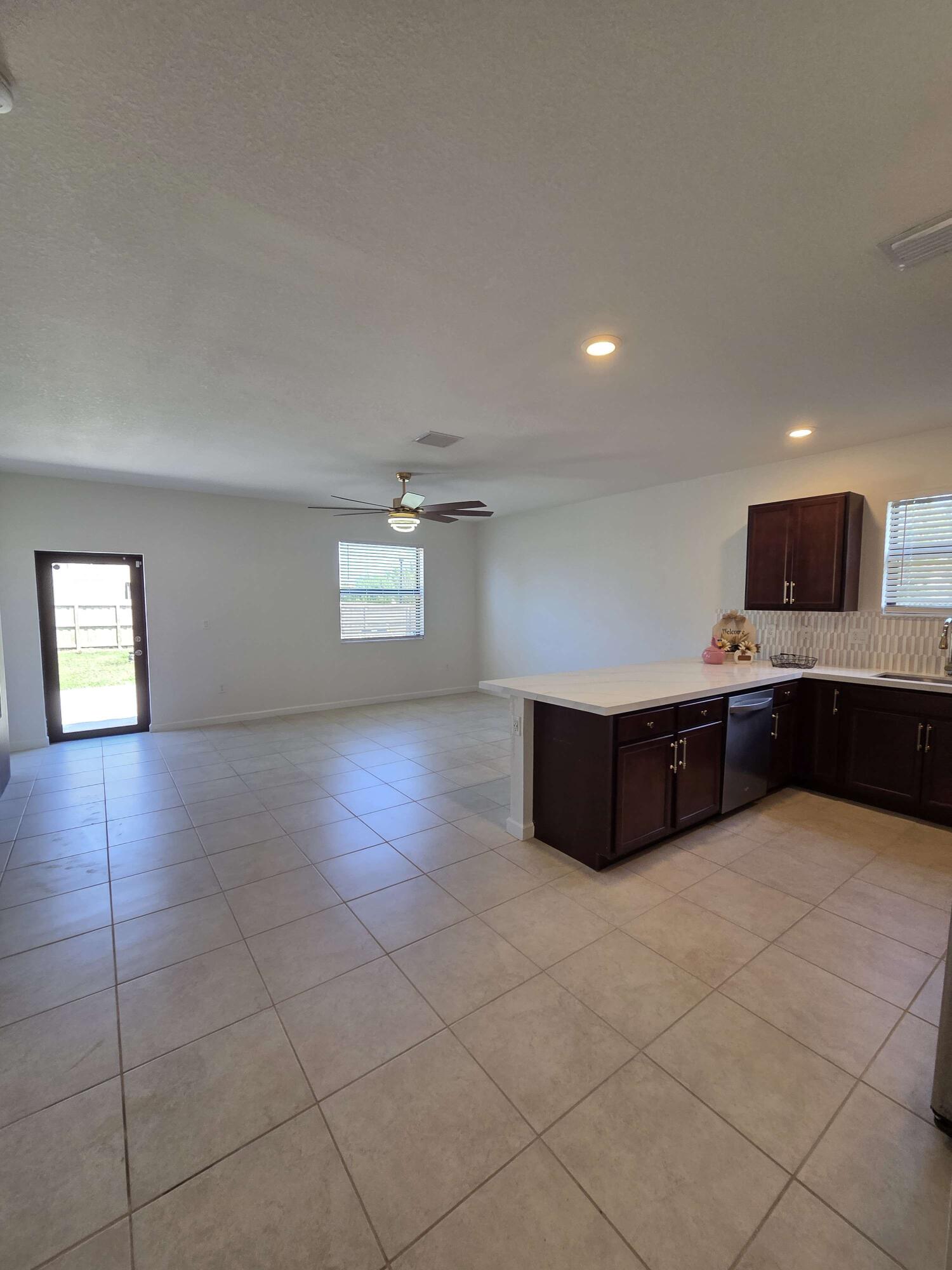 View photos, virtual tours, details... 195 SE 24th Court