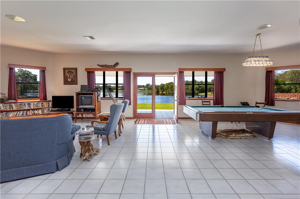 COUNTRY COVE - Residential