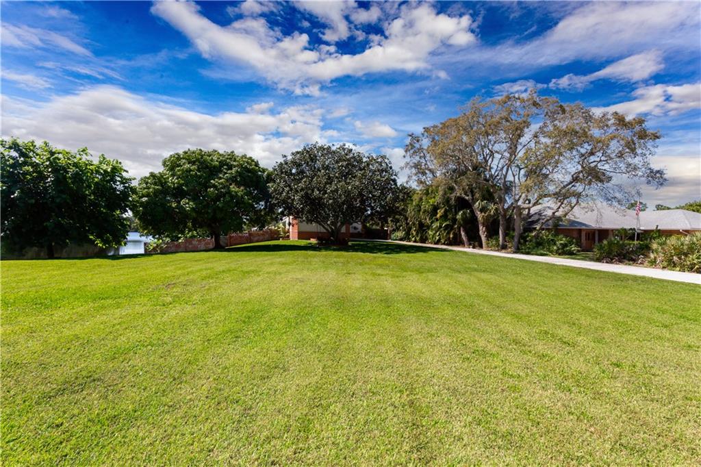 COUNTRY COVE - Residential