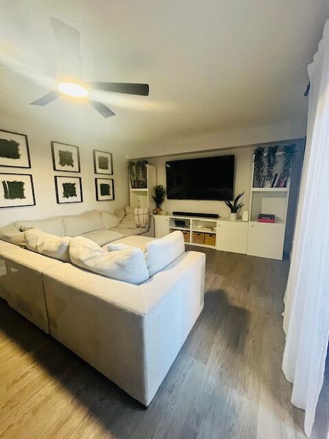 VILLAGE OF SANDALWOOD LAKES SOUTH - Residential