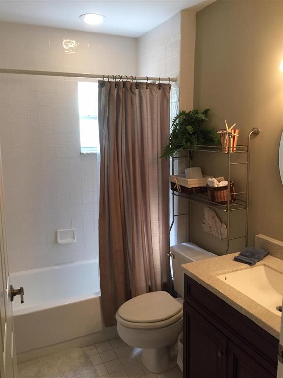 LAKEFIELD OF THE LANDINGS AT WELLINGTON 2B - Residential Lease