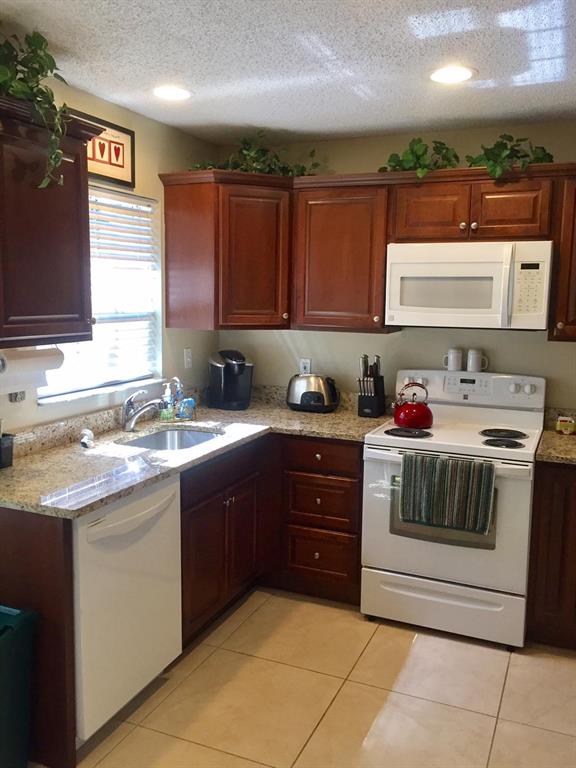 LAKEFIELD OF THE LANDINGS AT WELLINGTON 2B - Residential Lease